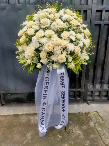 Krans Bunga Duka Cita  di Gianyar